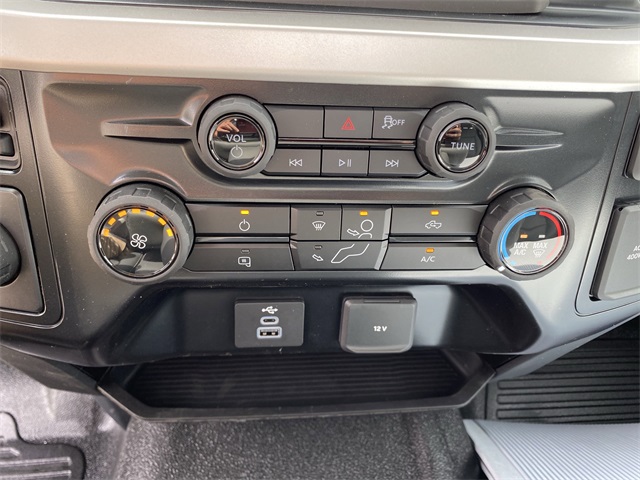 2025 Ford F-600 photo 16