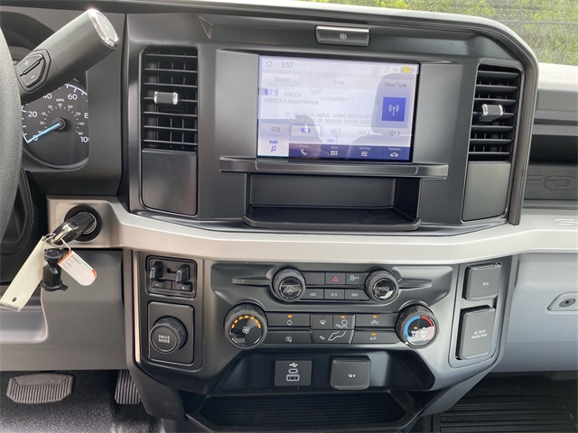 2025 Ford F-600 photo 17