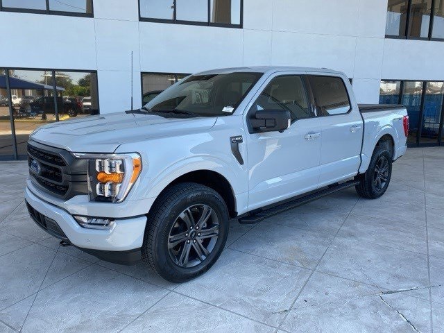 2023 Ford F-150 XLT photo 2
