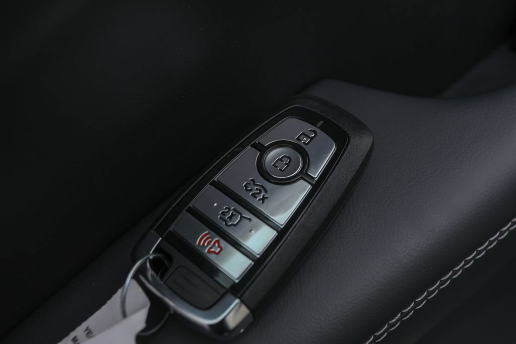 2025 Ford Mustang Mach-E Premium photo 17