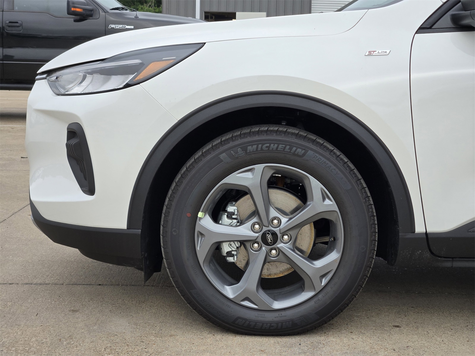 2025 Ford Escape ST-Line photo 4