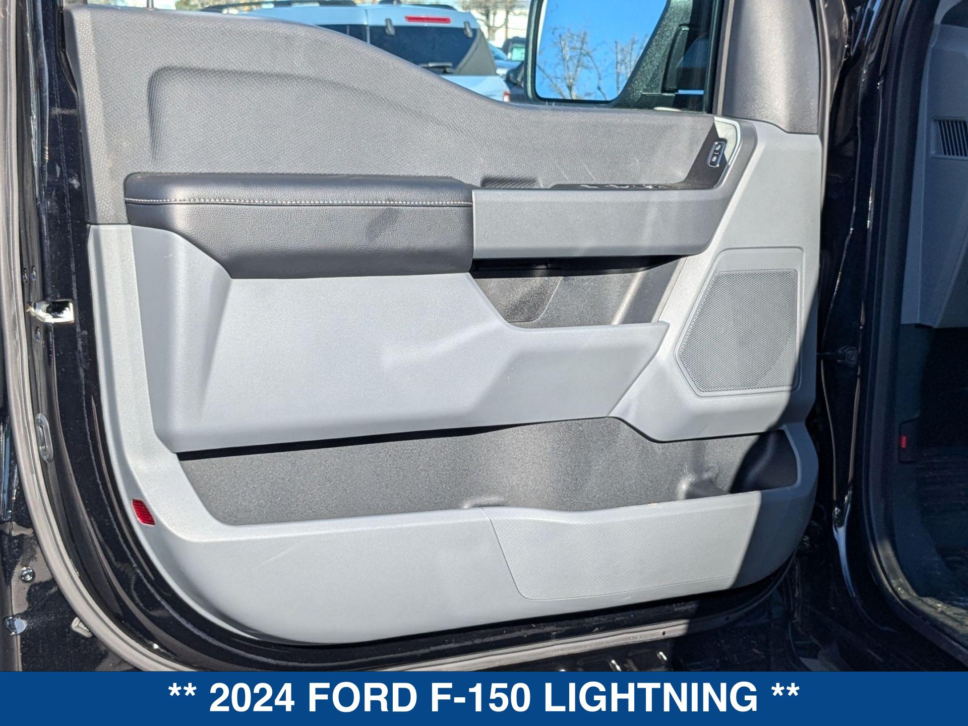 2024 Ford F-150 Lightning photo 13