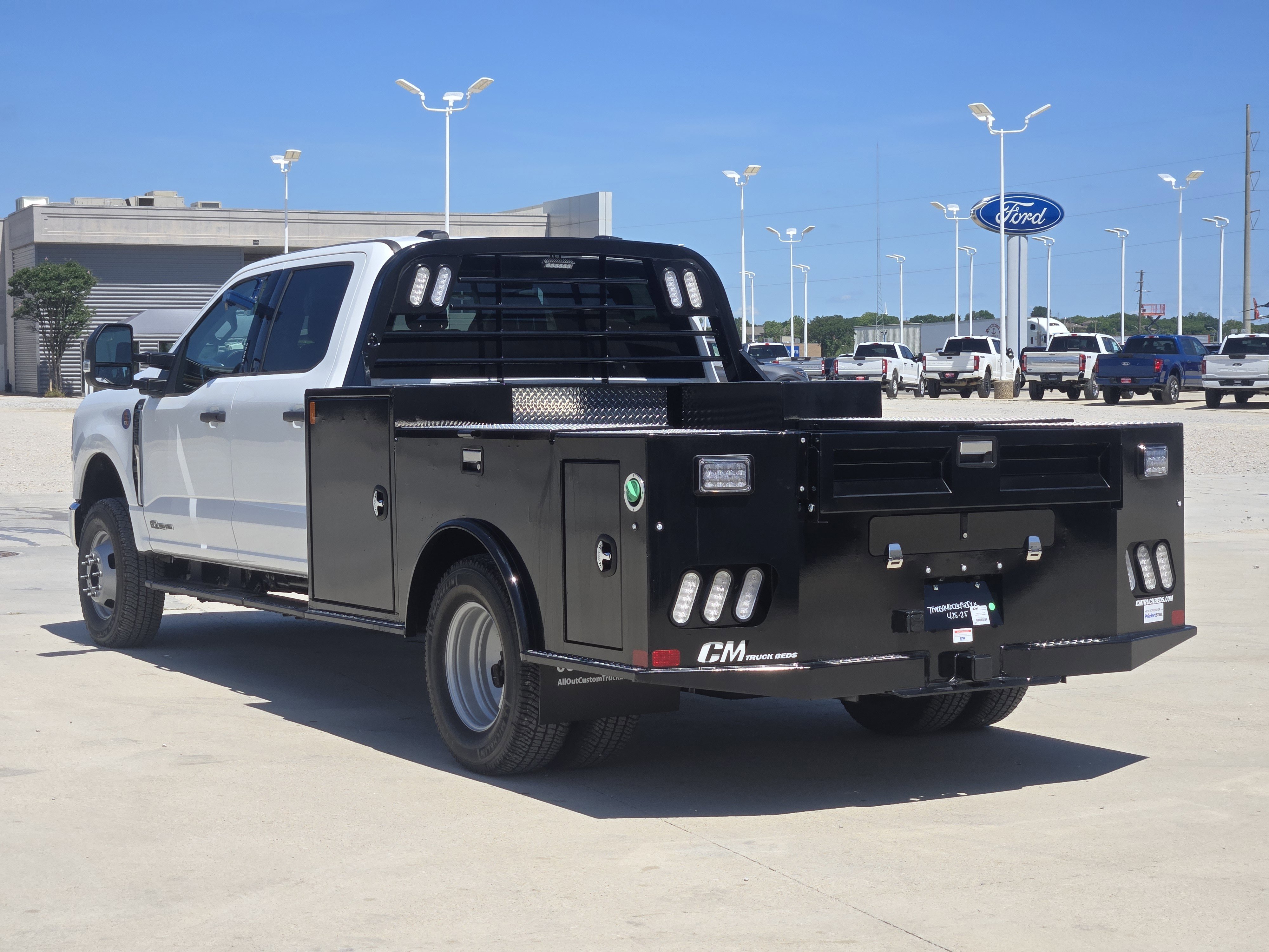 2024 Ford F-350 XLT photo 2