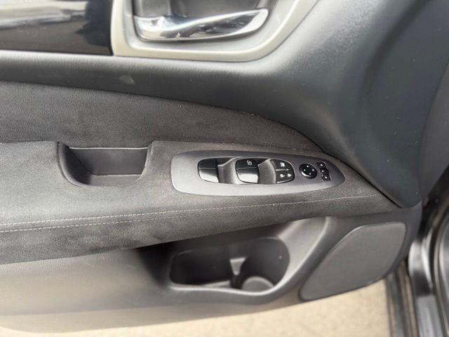 2016 Nissan Pathfinder S photo 11