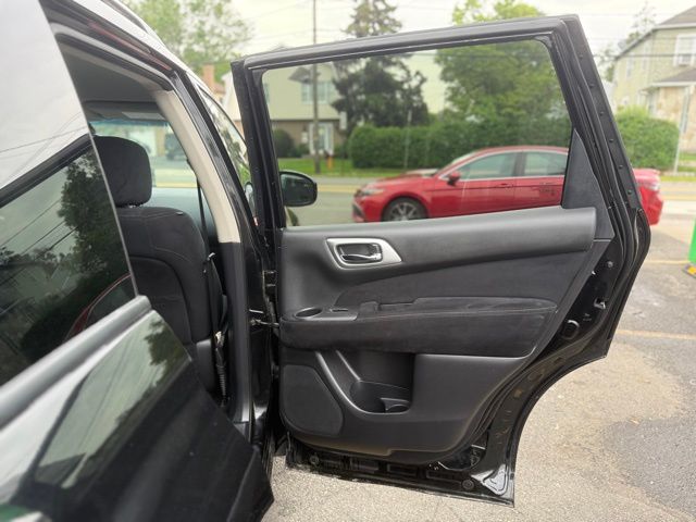 2016 Nissan Pathfinder S photo 18