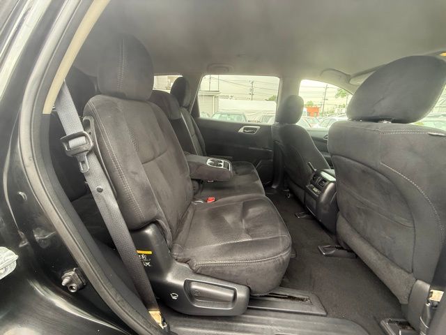 2016 Nissan Pathfinder S photo 19