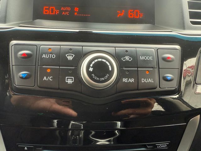 2016 Nissan Pathfinder S photo 26