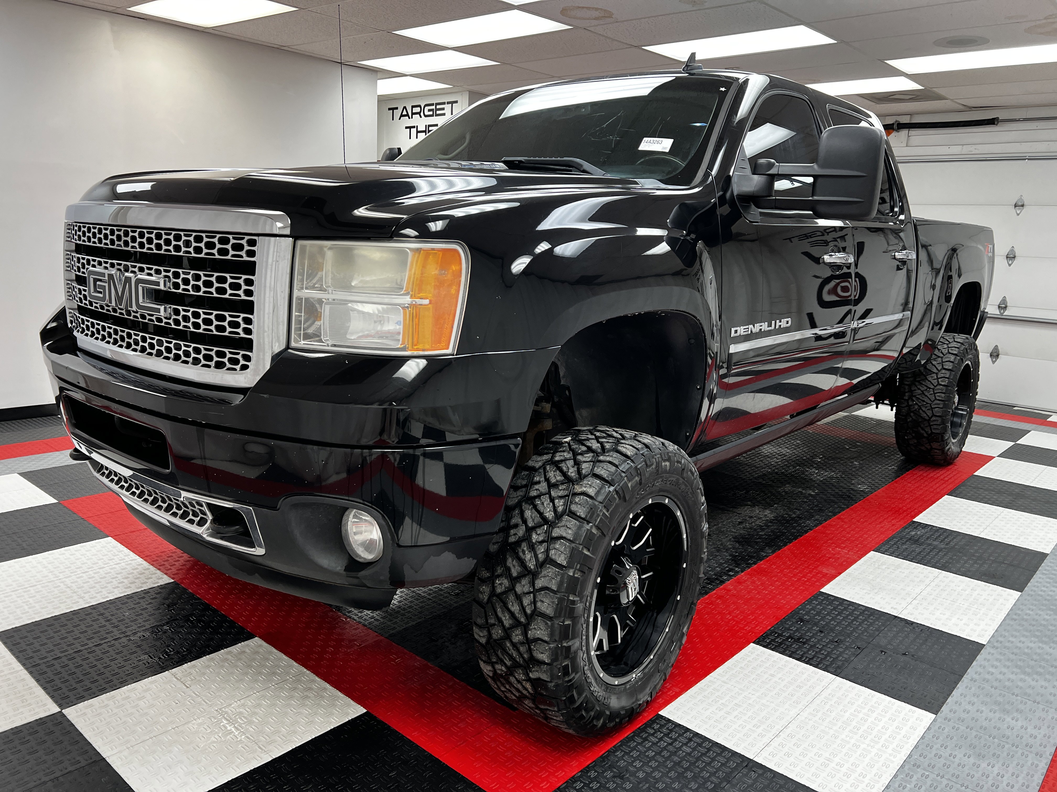 Used 2014 GMC Sierra 2500HD Denali Crew Cab 4X4 6.6L V8 Duramax Turbo Diesel Allison 1000 Transmission Sunroof Navigation