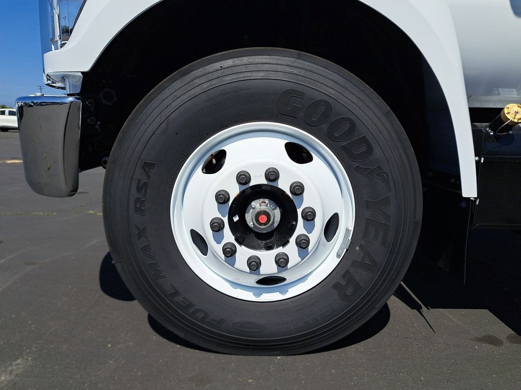 2026 Ford F-650 photo 10
