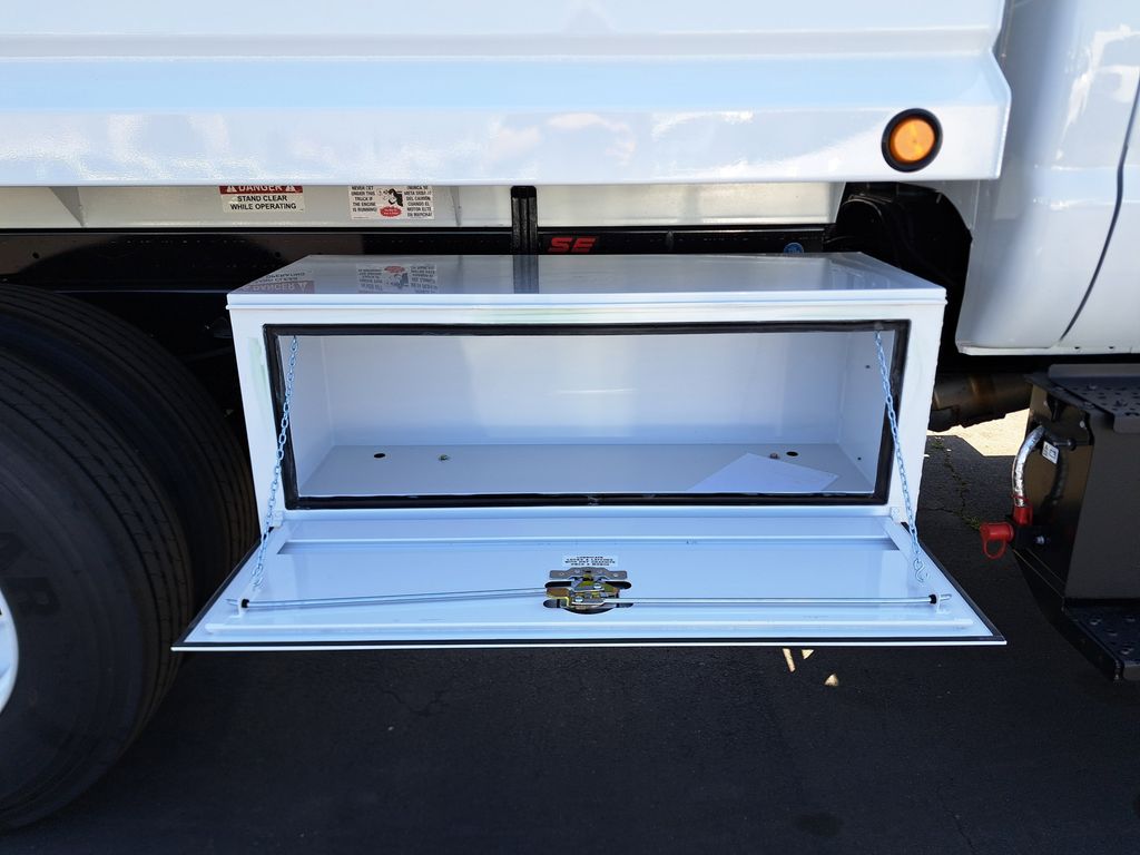 2026 Ford F-650 photo 11