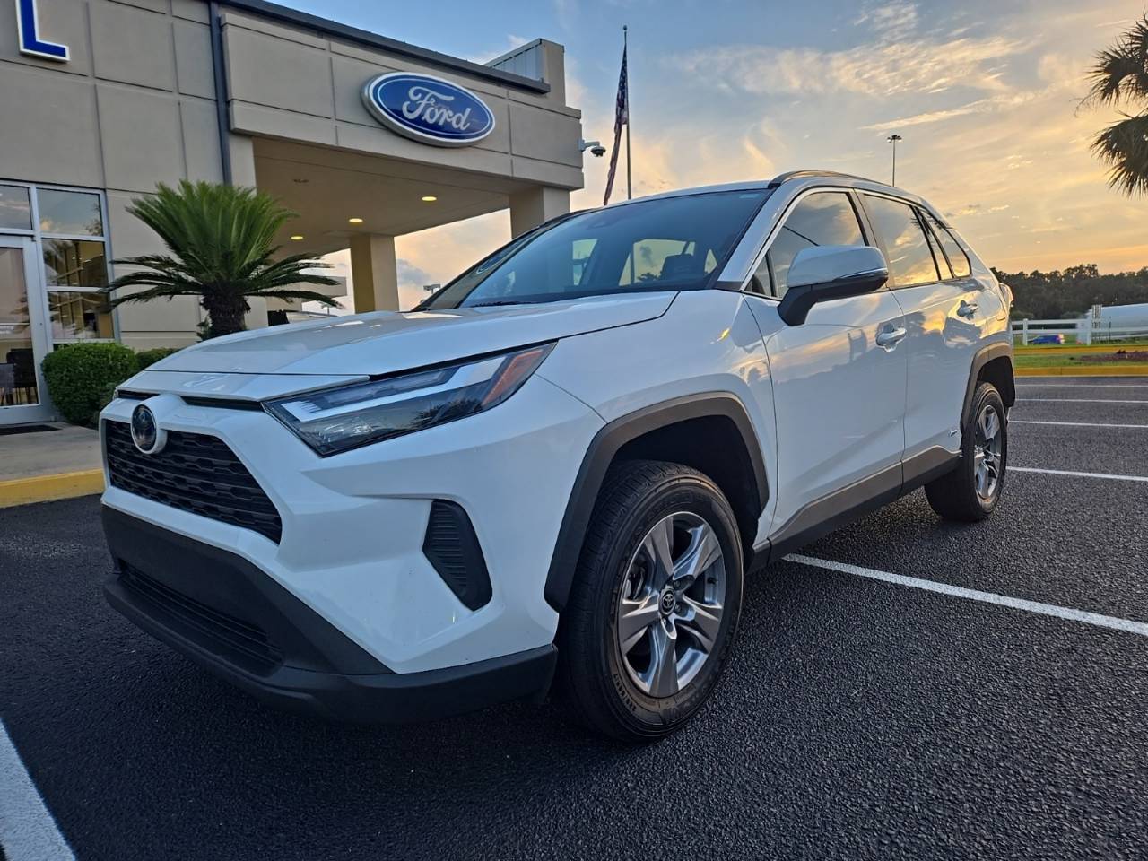 2022 Toyota RAV4 XLE's photo