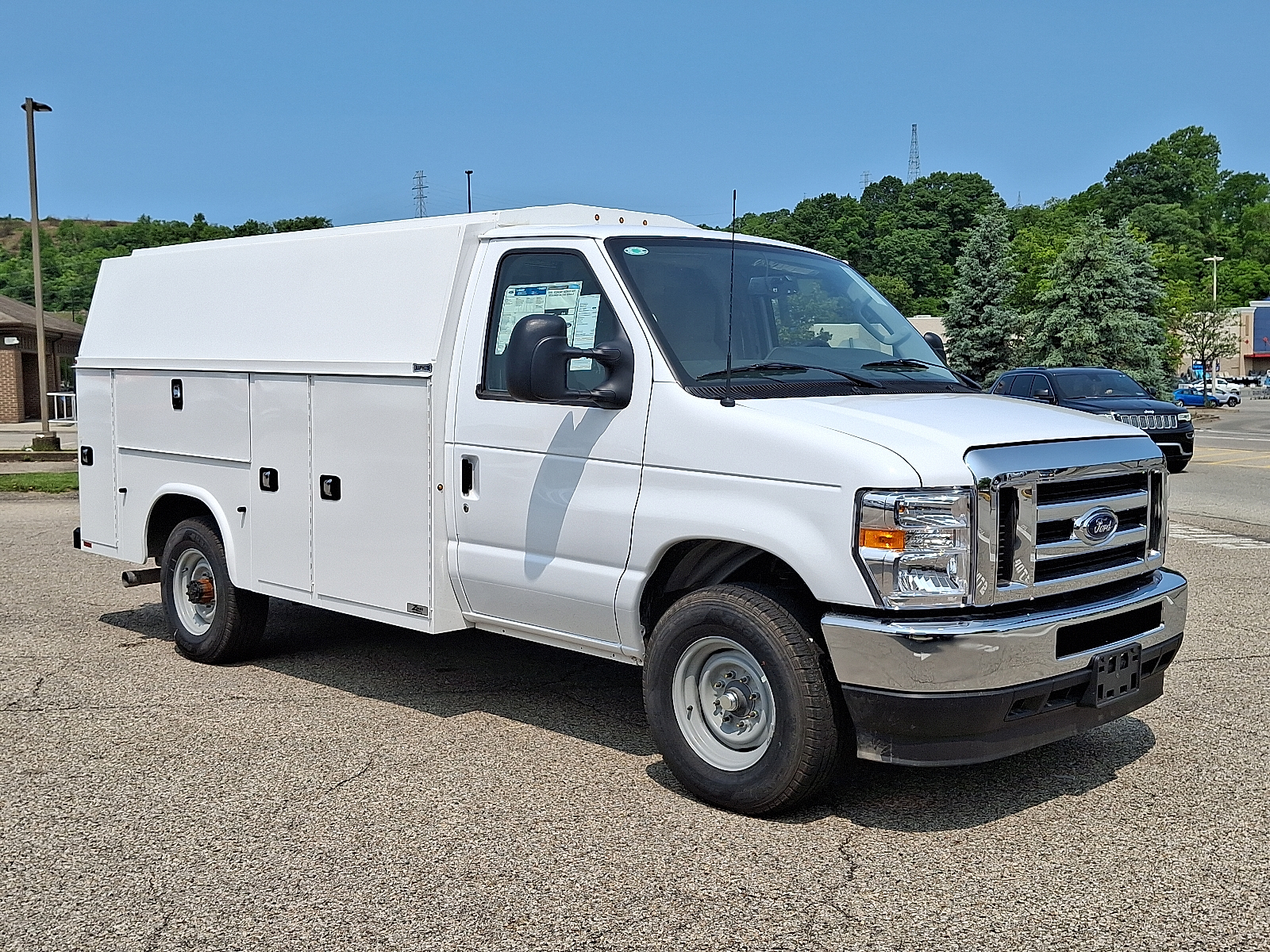 2025 Ford E-Series Cutaway E-350 SRW 138