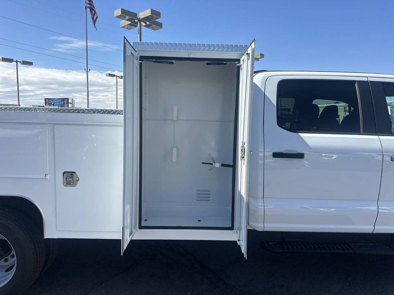 2025 Ford F-550 Super Duty Chassis Cab XL - Photo 7