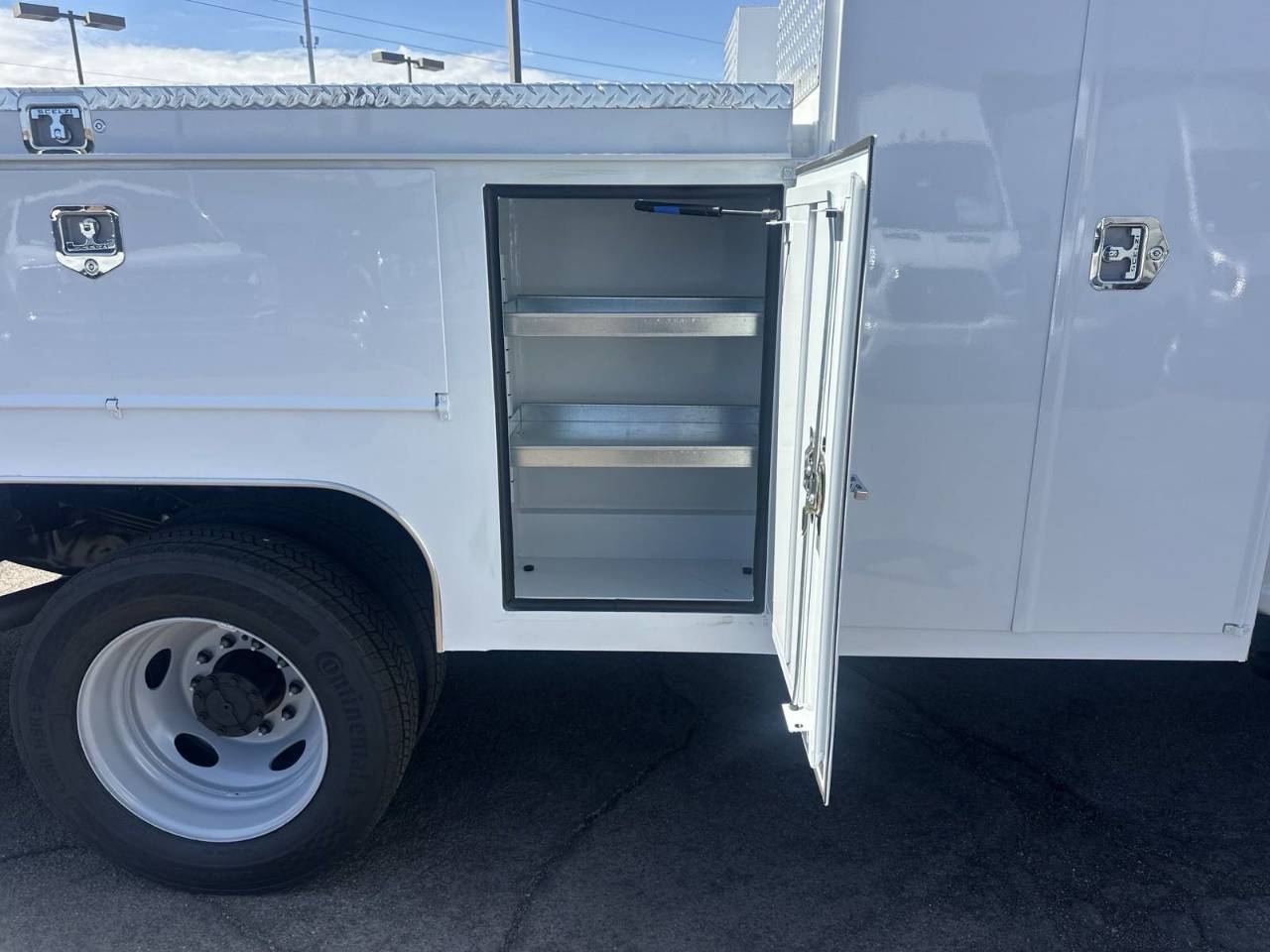 2025 Ford F-550 Super Duty Chassis Cab XL - Photo 8