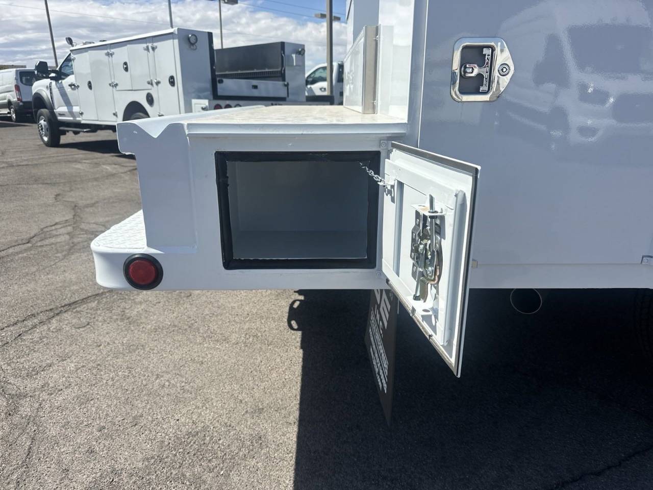 2025 Ford F-550 Super Duty Chassis Cab XL - Photo 11