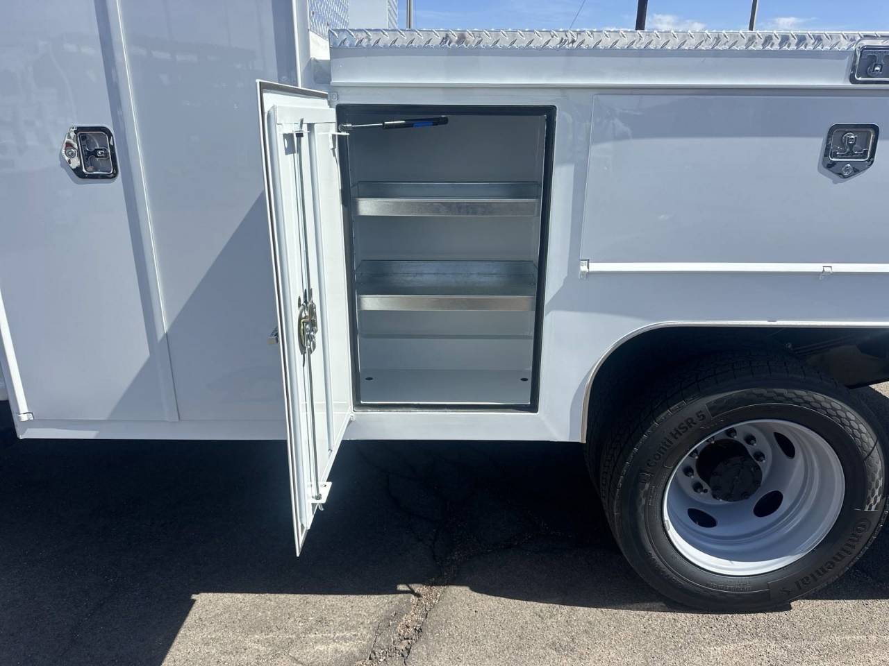 2025 Ford F-550 Super Duty Chassis Cab XL - Photo 15