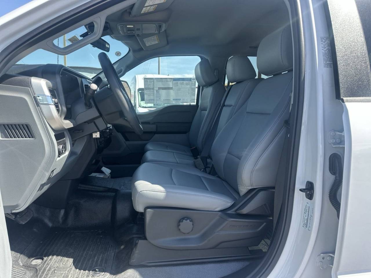 2025 Ford F-550 Super Duty Chassis Cab XL - Photo 38