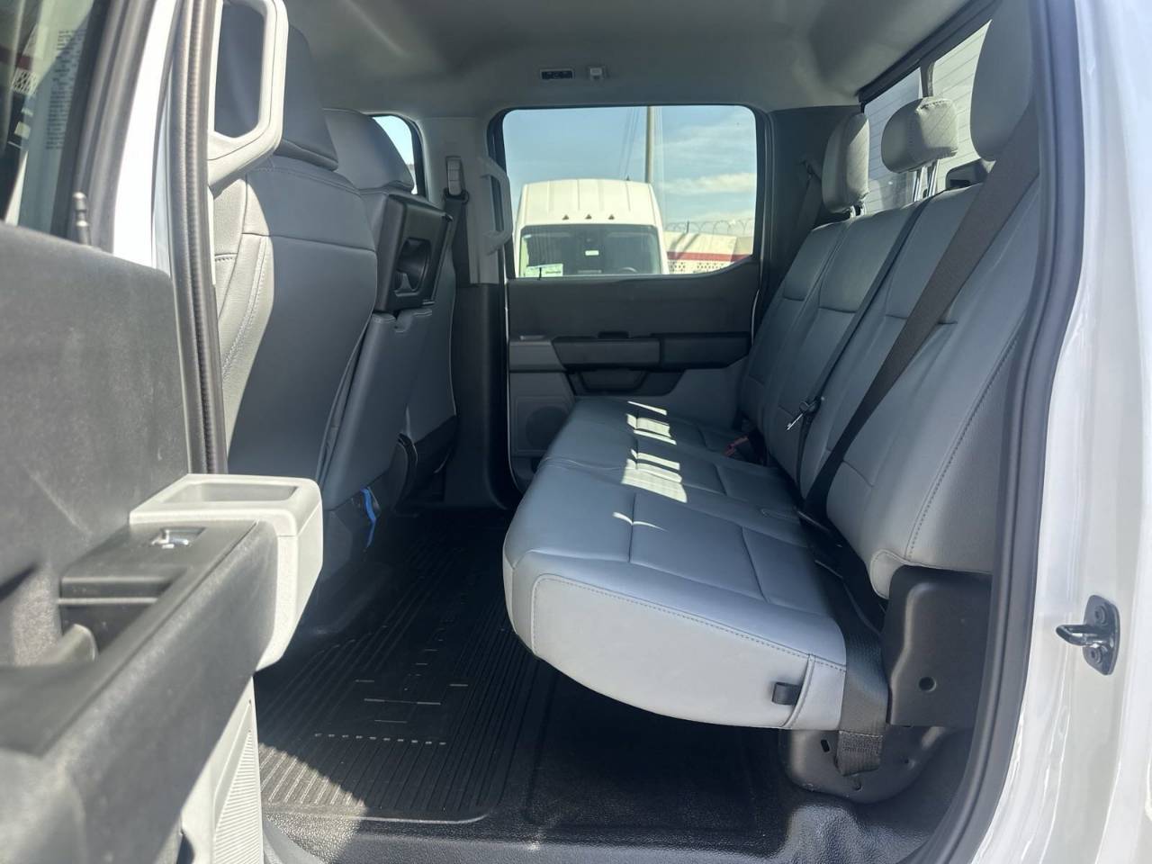 2025 Ford F-550 Super Duty Chassis Cab XL - Photo 39