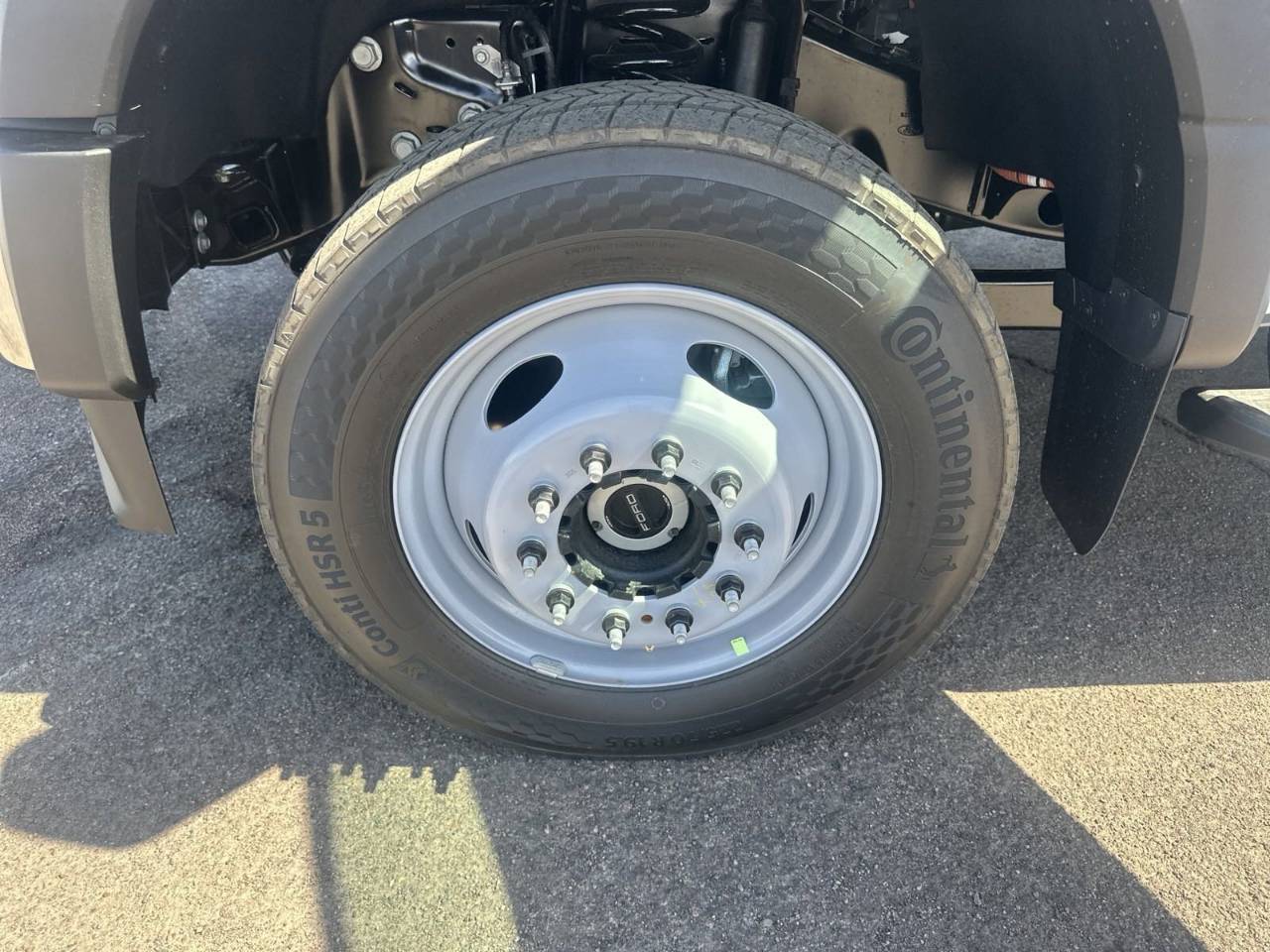 2025 Ford F-550 Super Duty Chassis Cab XL - Photo 44