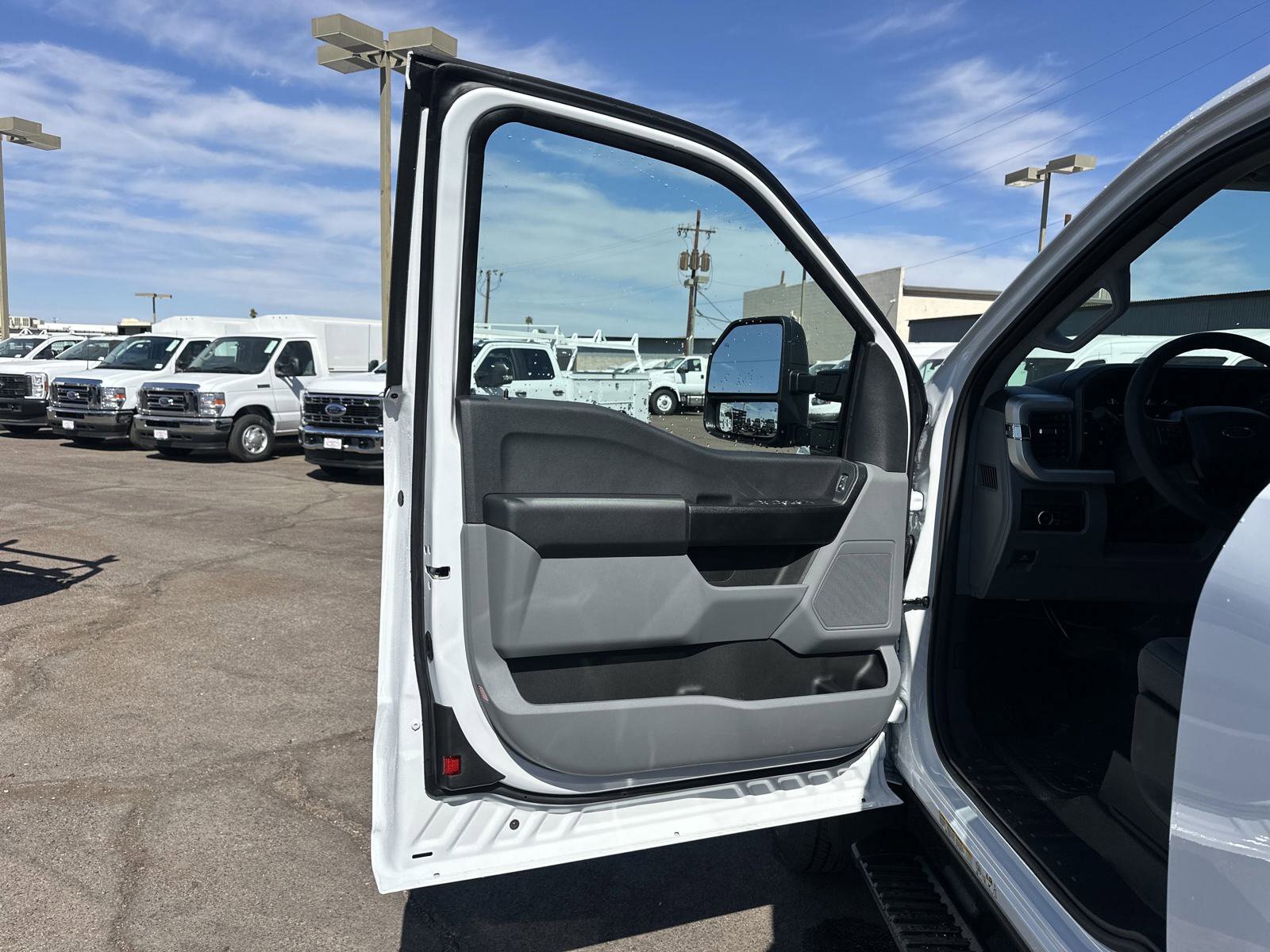 2025 Ford F-550 XL photo 21