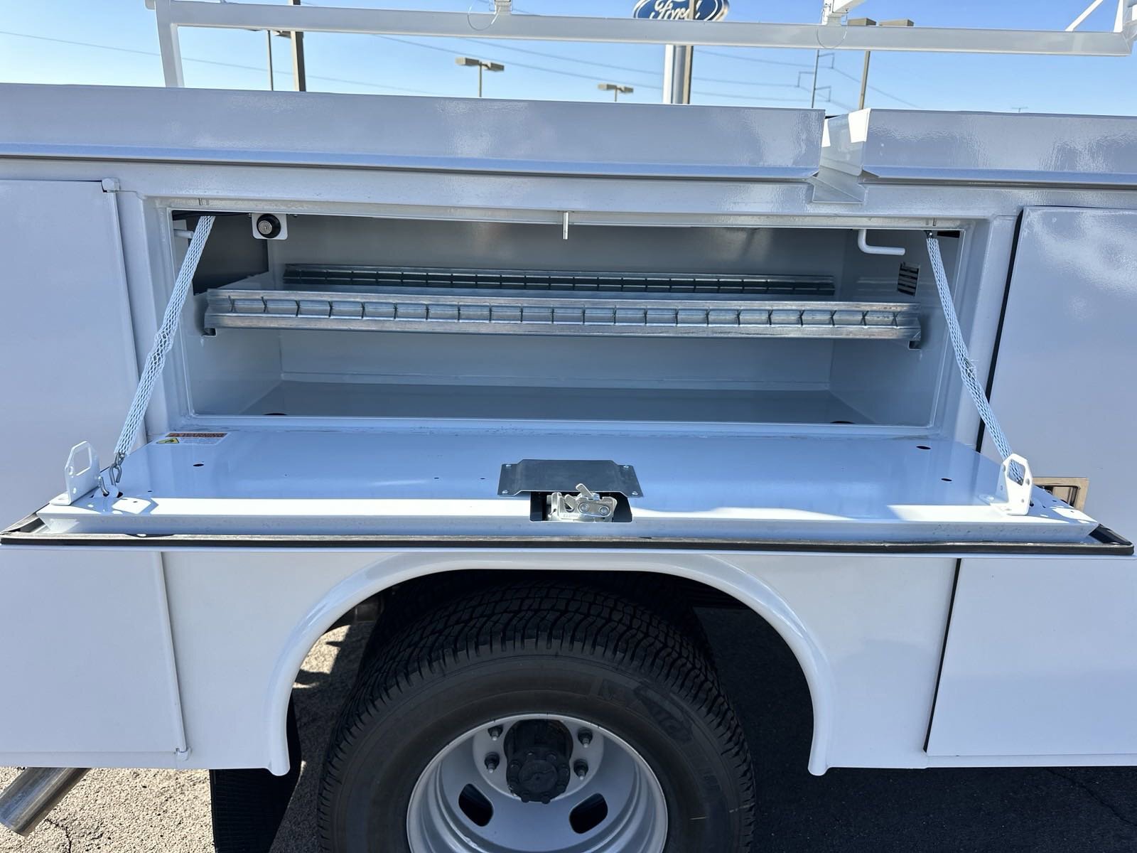 2024 Ford F-350 XL photo 8