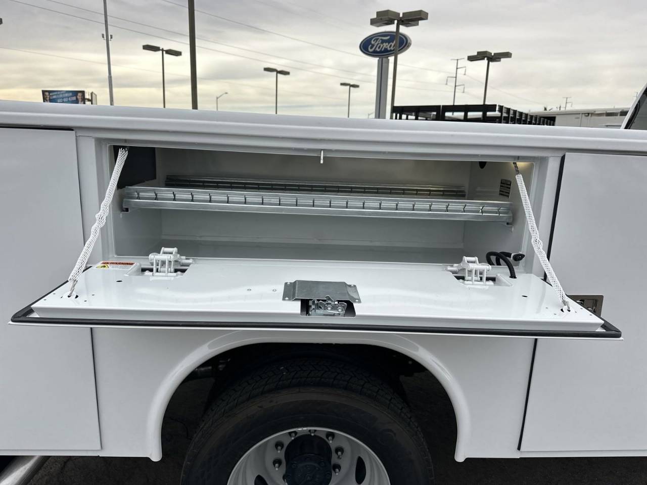 2024 Ford F-550 Super Duty Chassis Cab XL - Photo 9