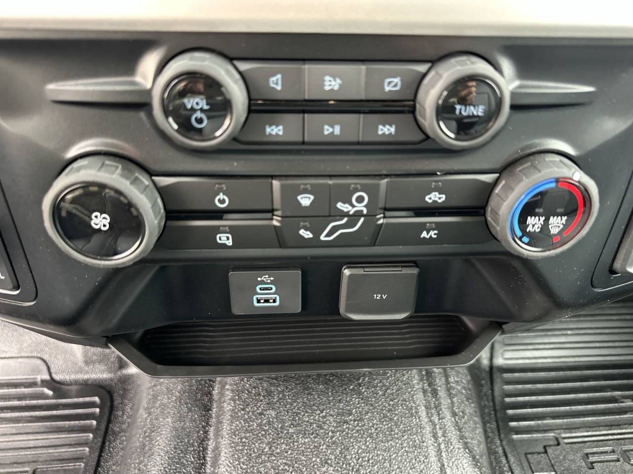 2024 Ford F-550 Super Duty Chassis Cab XL - Photo 21