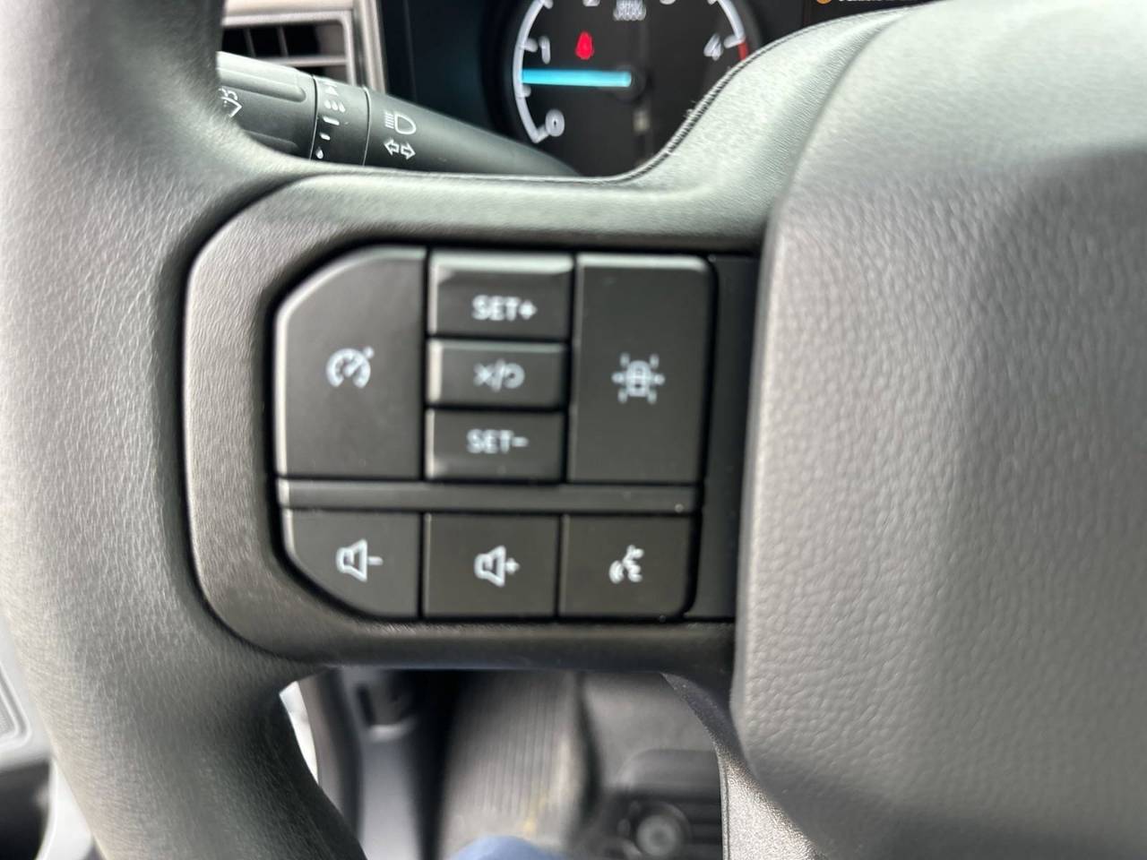 2024 Ford F-550 Super Duty Chassis Cab XL - Photo 31