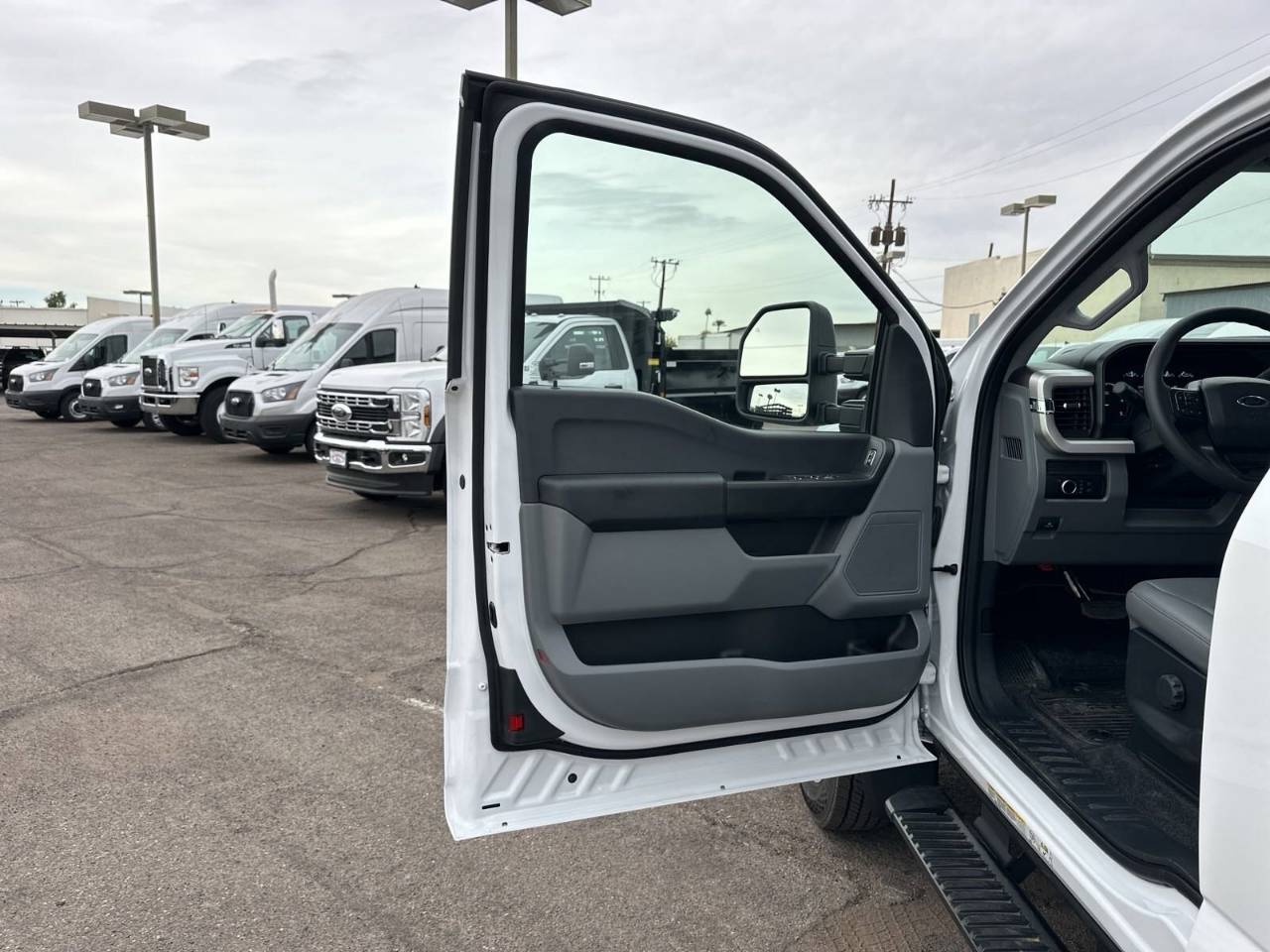 2024 Ford F-550 Super Duty Chassis Cab XL - Photo 33