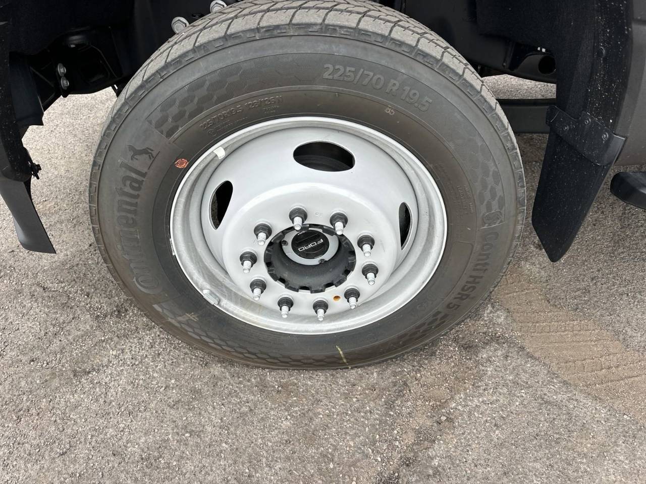 2024 Ford F-550 Super Duty Chassis Cab XL - Photo 41