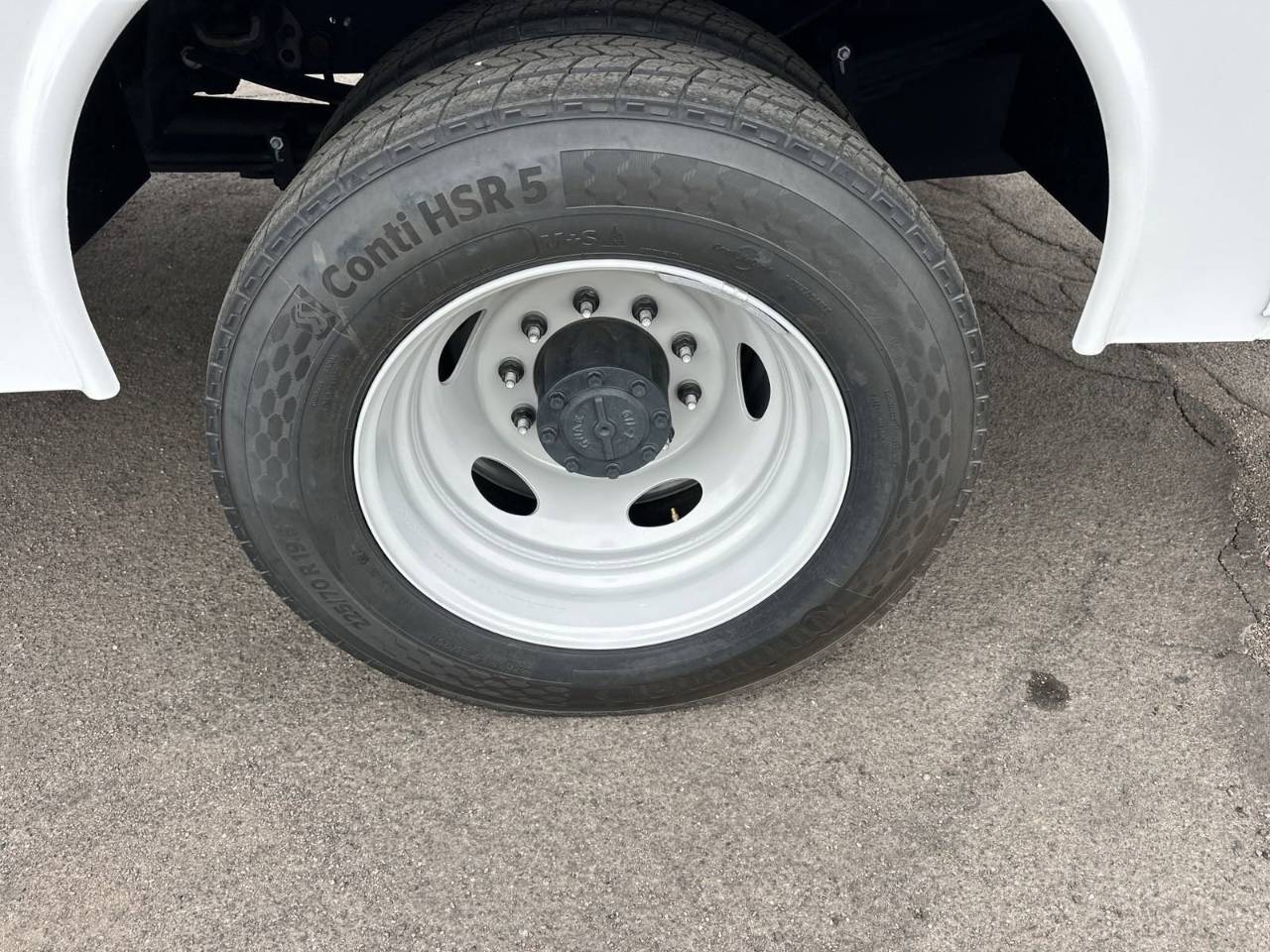 2024 Ford F-550 Super Duty Chassis Cab XL - Photo 43