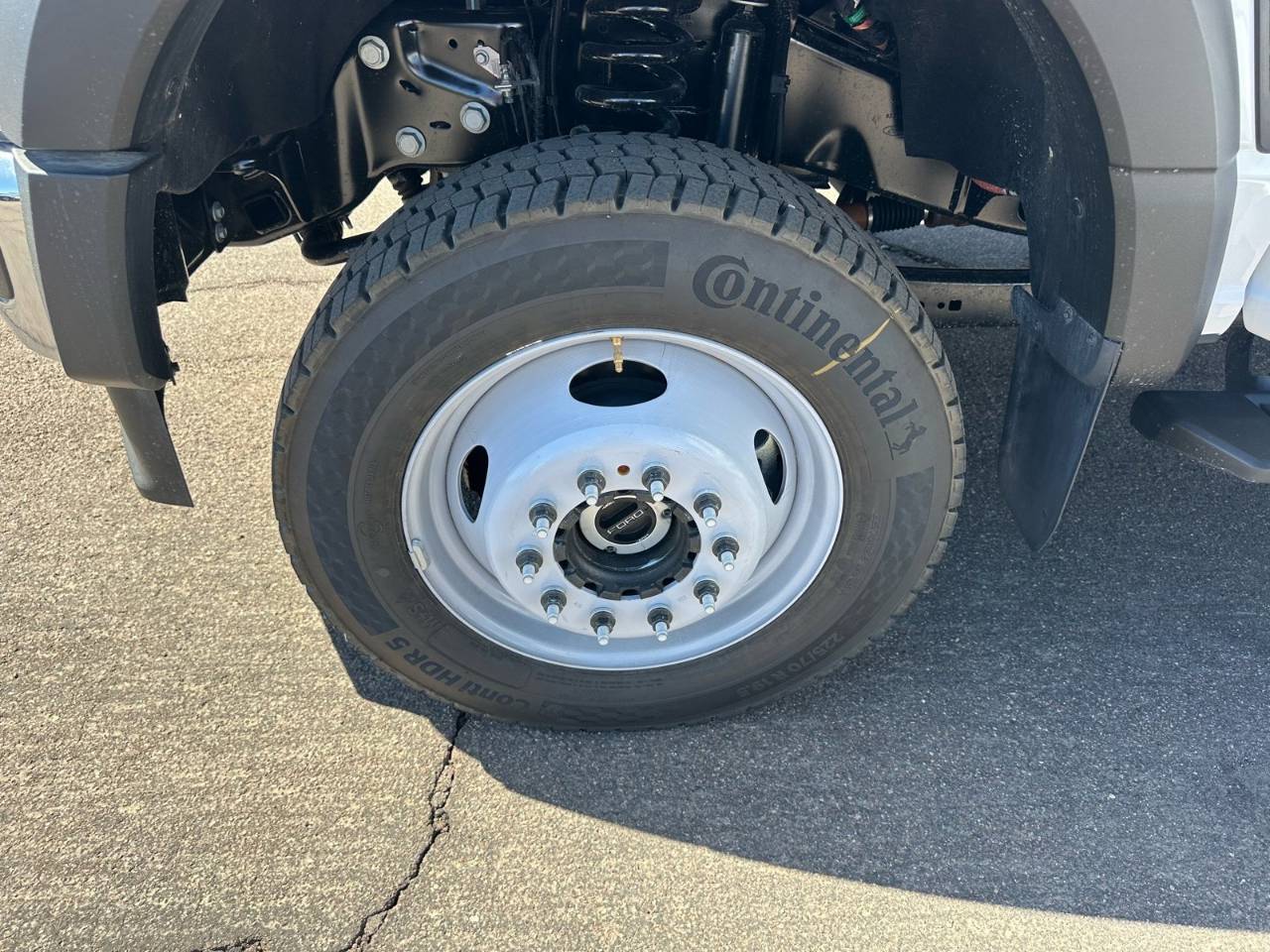 2025 Ford F-550 Super Duty Chassis Cab XL - Photo 20