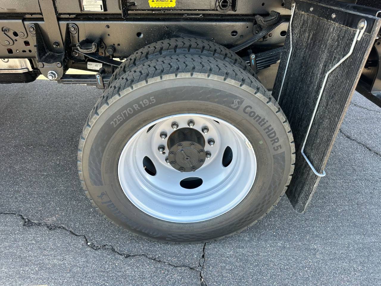 2025 Ford F-550 Super Duty Chassis Cab XL - Photo 21