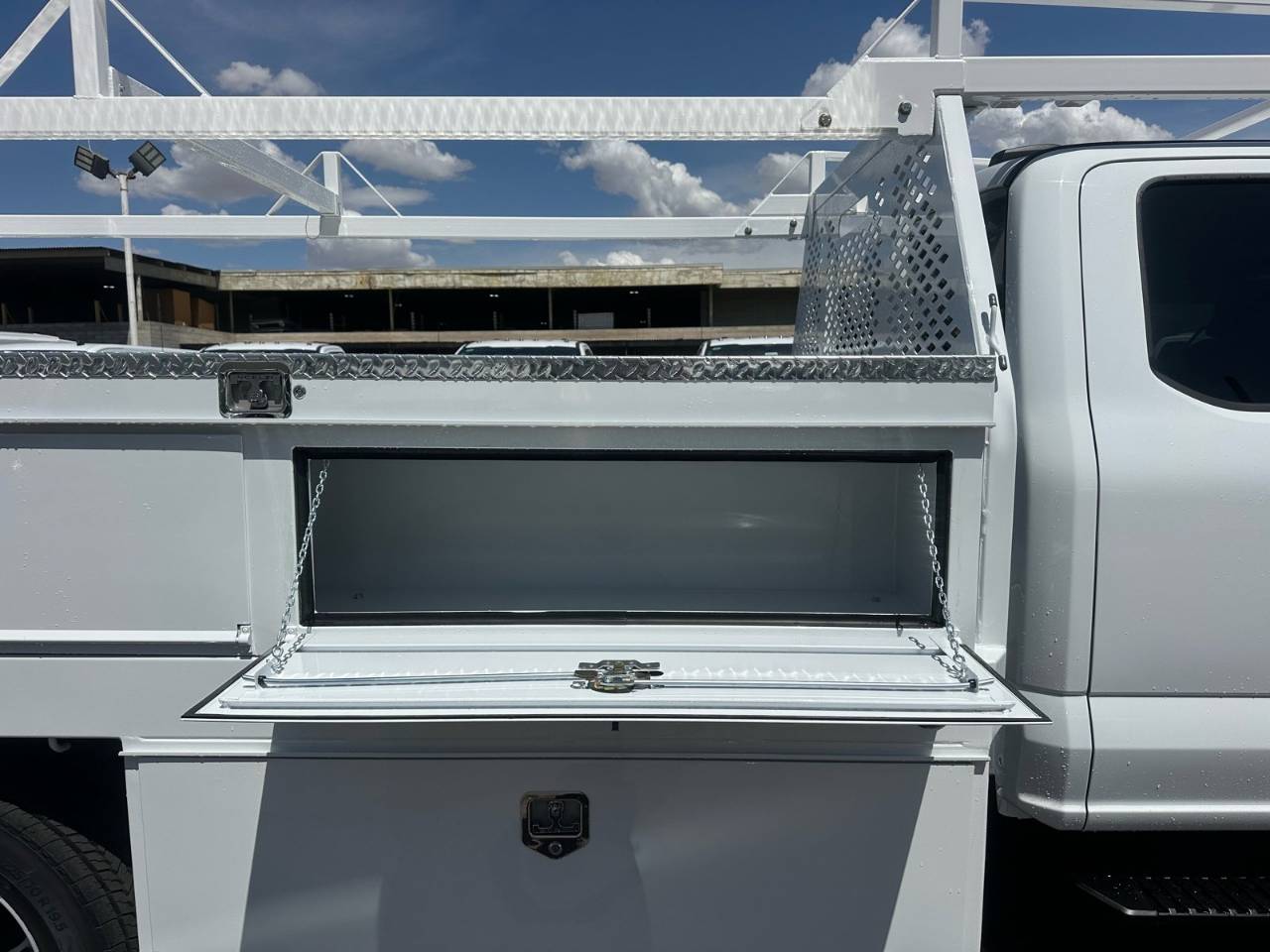 2025 Ford F-550 Super Duty Chassis Cab XL - Photo 7