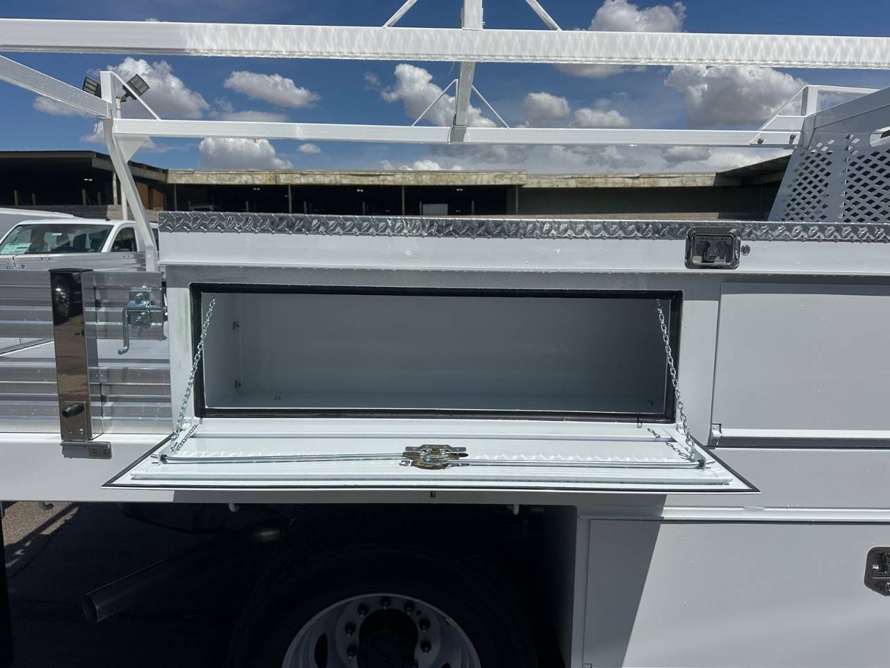 2025 Ford F-550 Super Duty Chassis Cab XL - Photo 8