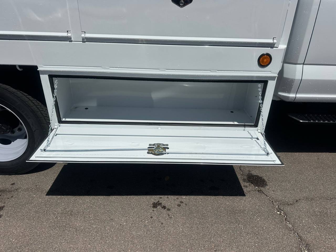 2025 Ford F-550 Super Duty Chassis Cab XL - Photo 9