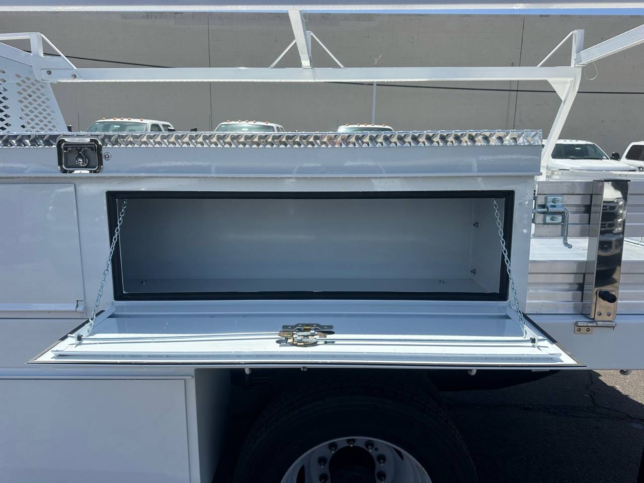 2025 Ford F-550 Super Duty Chassis Cab XL - Photo 13
