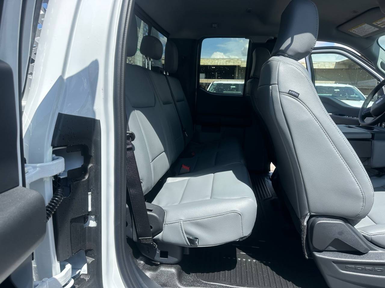2025 Ford F-550 Super Duty Chassis Cab XL - Photo 24