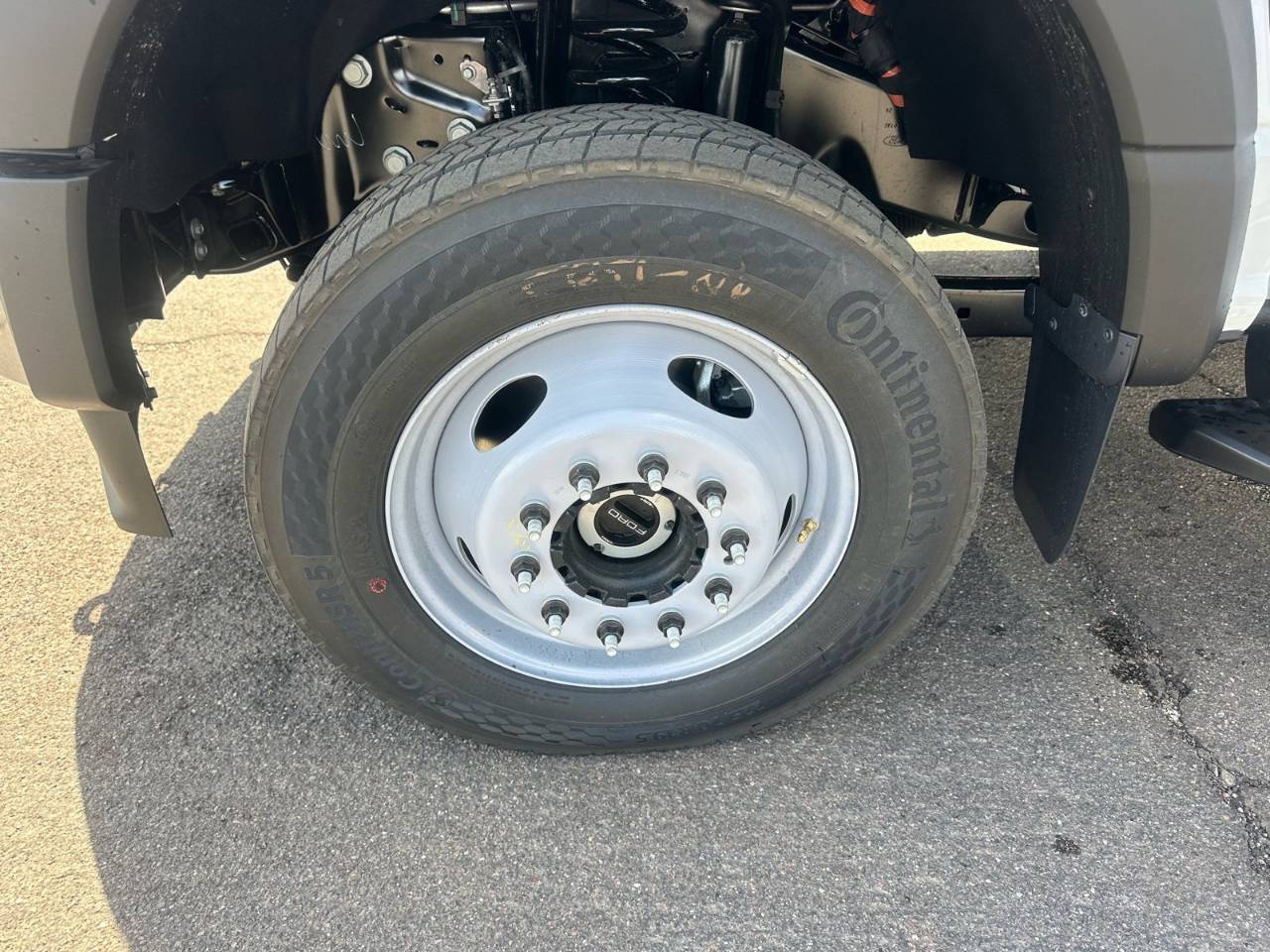 2025 Ford F-550 Super Duty Chassis Cab XL - Photo 26