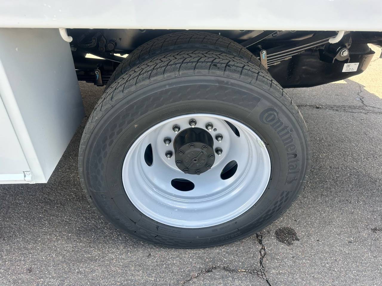 2025 Ford F-550 Super Duty Chassis Cab XL - Photo 28