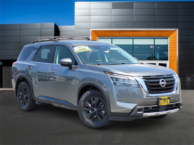 2023 Nissan Pathfinder SL