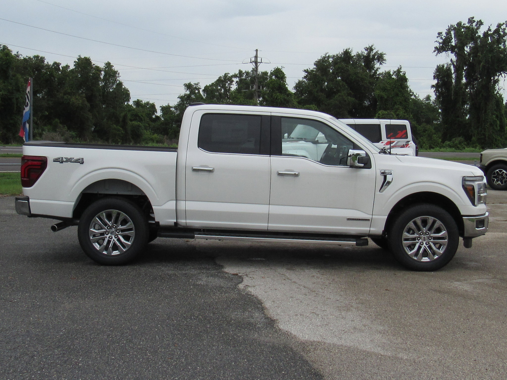2025 Ford F-150 Lariat photo 2