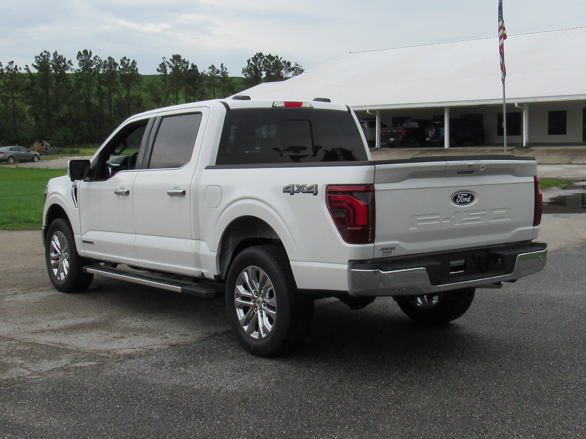 2025 Ford F-150 Lariat photo 5