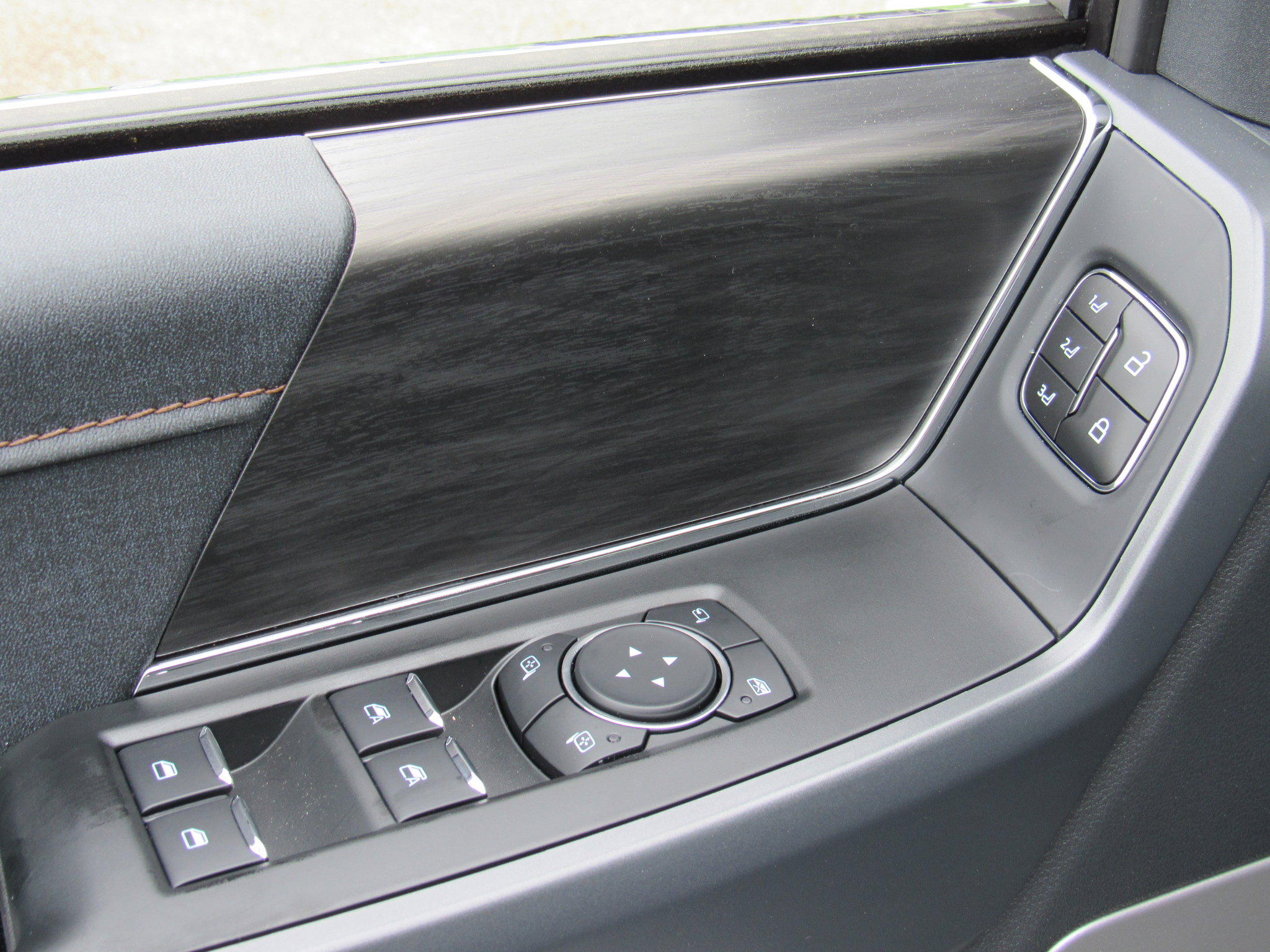 2025 Ford F-150 Lariat photo 13
