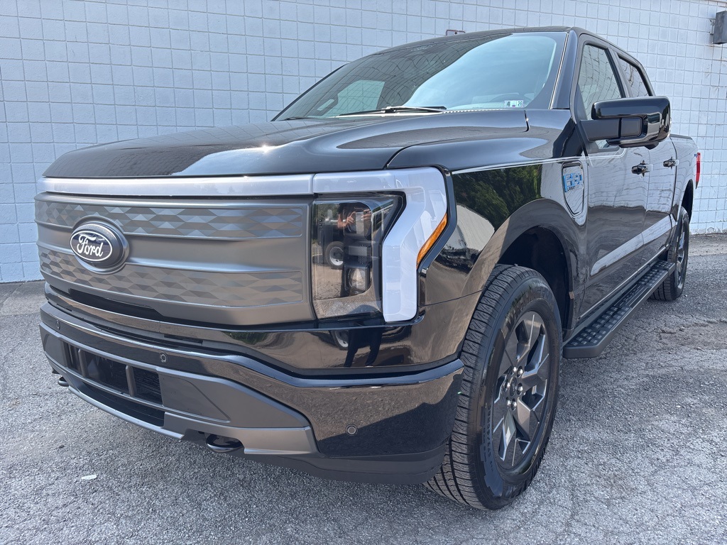 New 2025 Ford F-150 Lightning LARIAT
