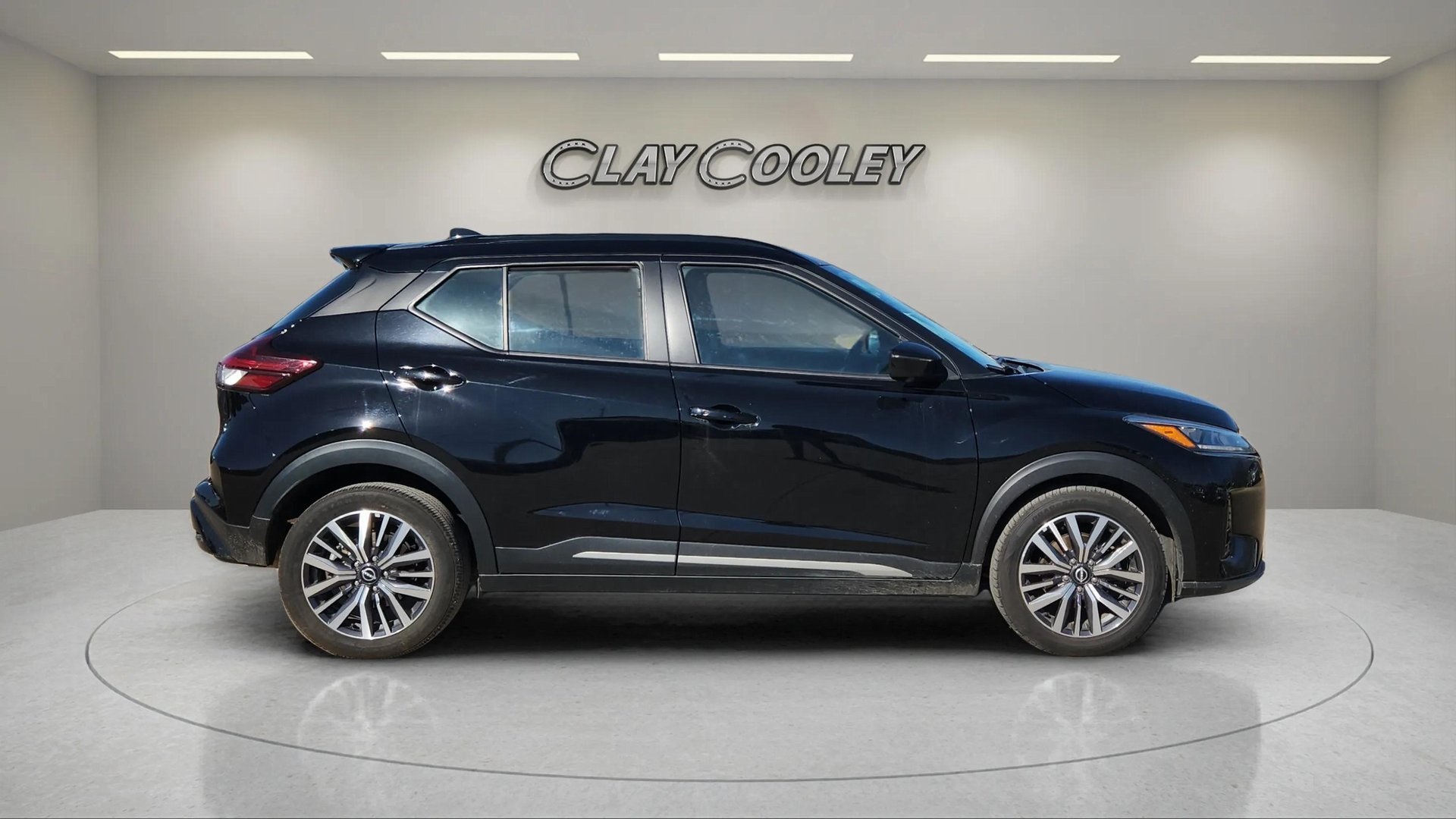 Used 2024 Nissan Kicks SR with VIN 3N1CP5DV5RL473648 for sale in Irving, TX