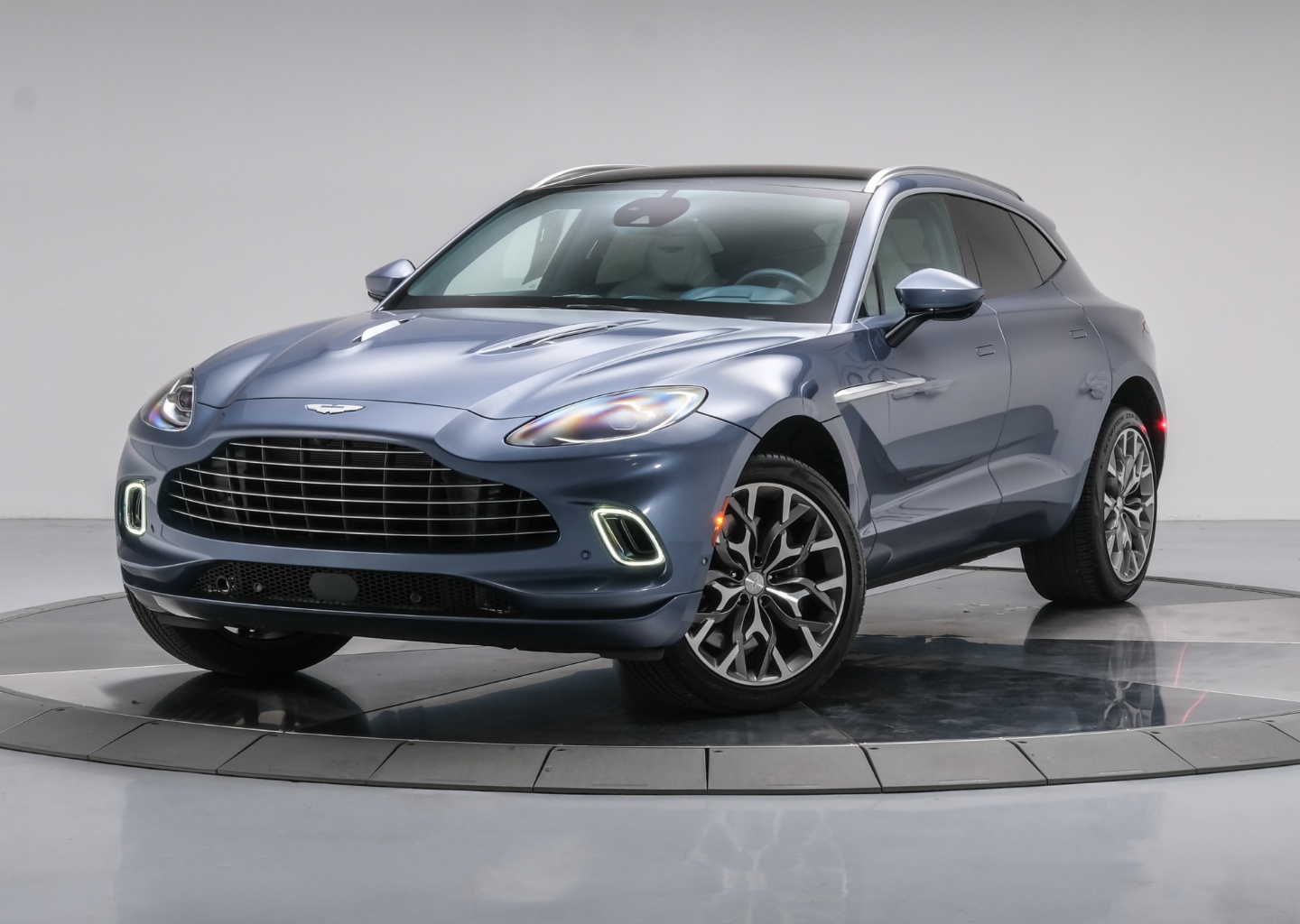 2022 Aston Martin DBX Base - Photo 16