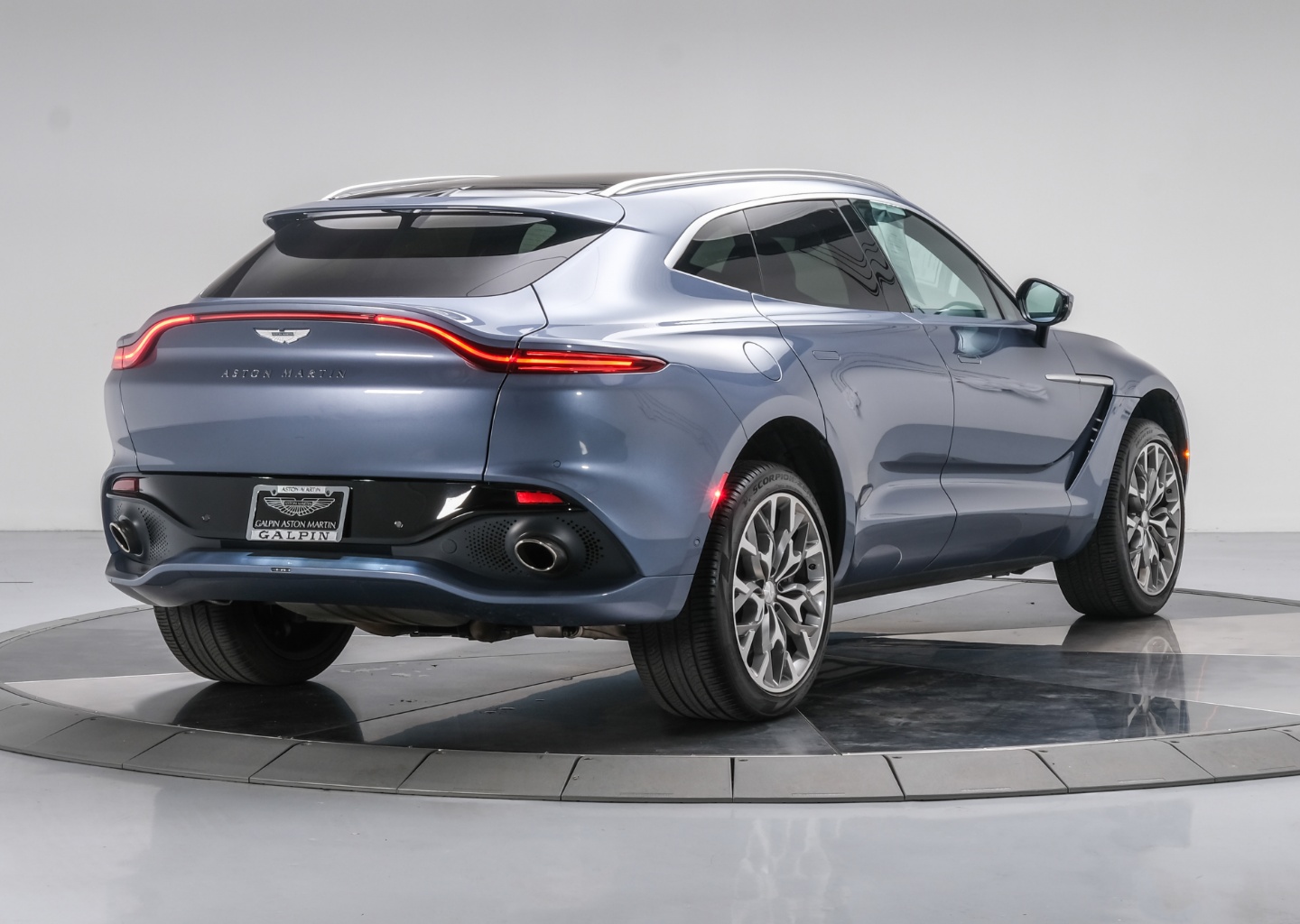 2022 Aston Martin DBX Base - Photo 17