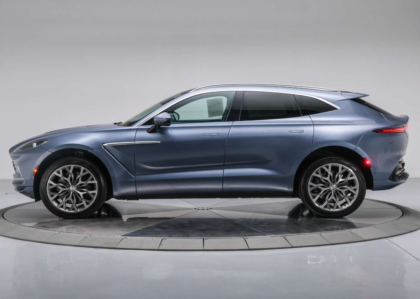 2022 Aston Martin DBX Base - Photo 13