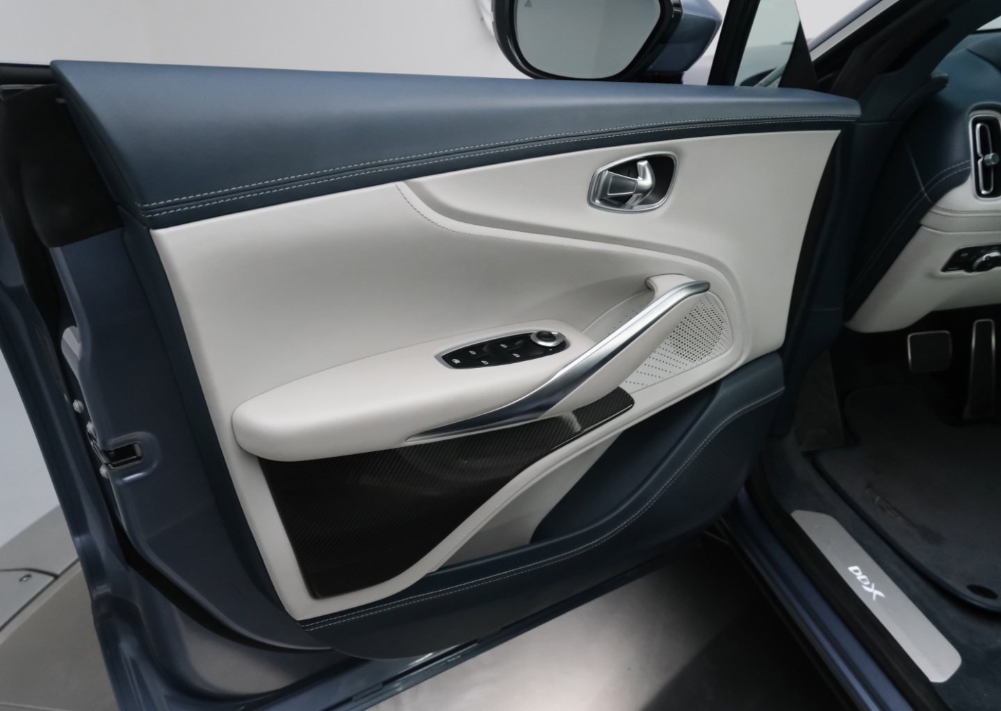 2022 Aston Martin DBX Base - Photo 18